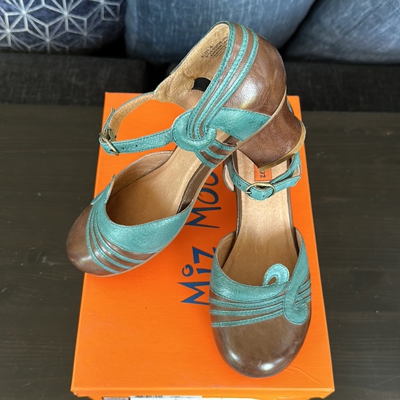 Miz Mooz Eloy heels, size 6. Brown/ teal front buckle strap. - Picture 2 of 9